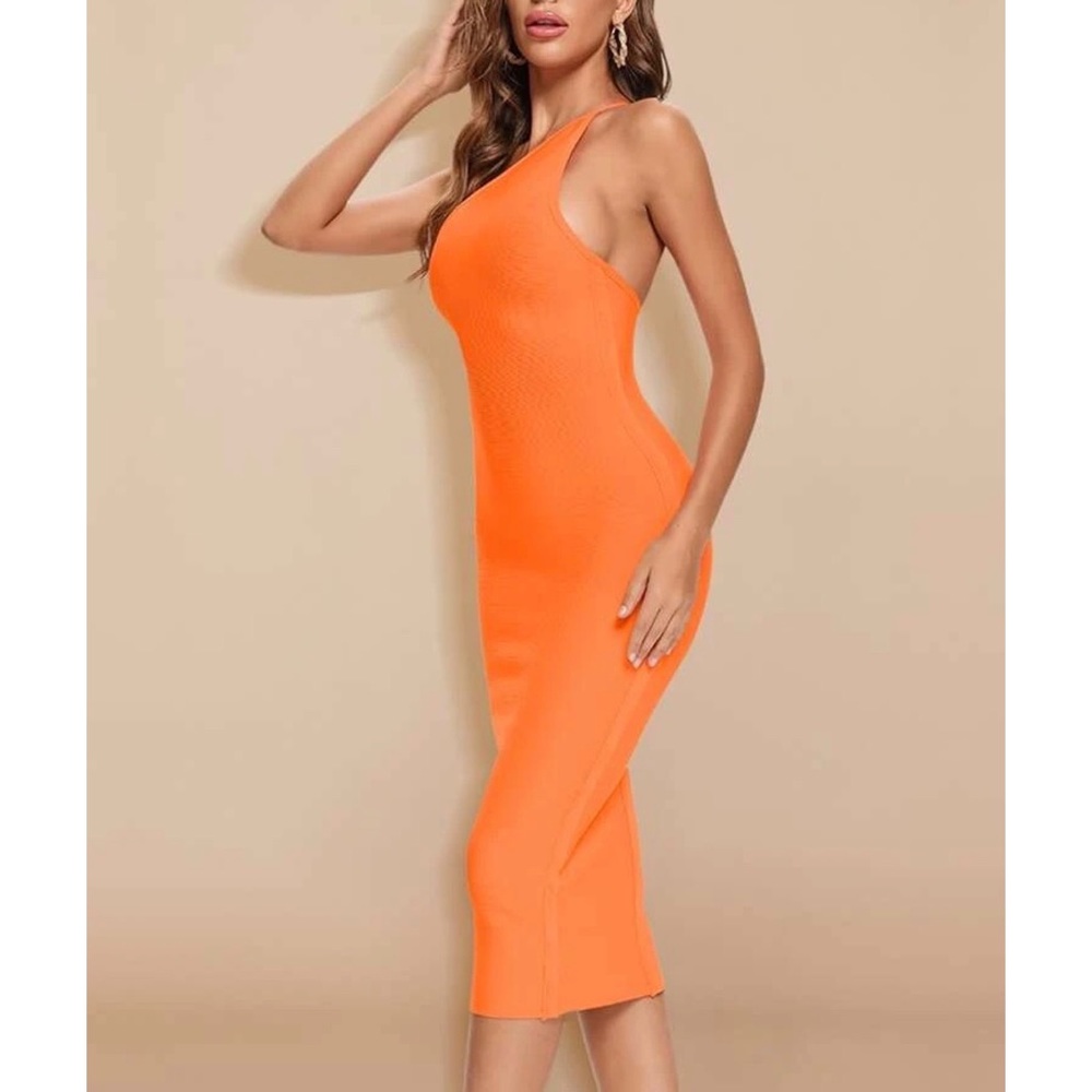 Amanda Solid Backless One Shoulder Bodycon Dress - Picture 4 of 7